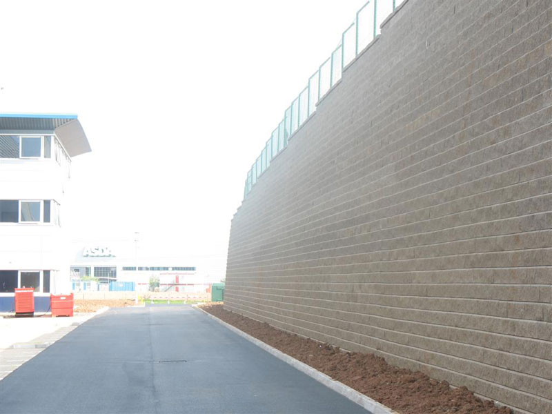 Retaining Wall fence