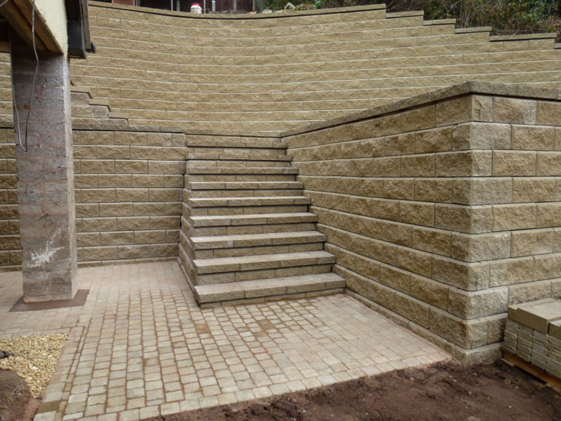 Retaining Wall - Stairs