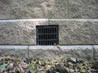 Retaining wall with drain vent